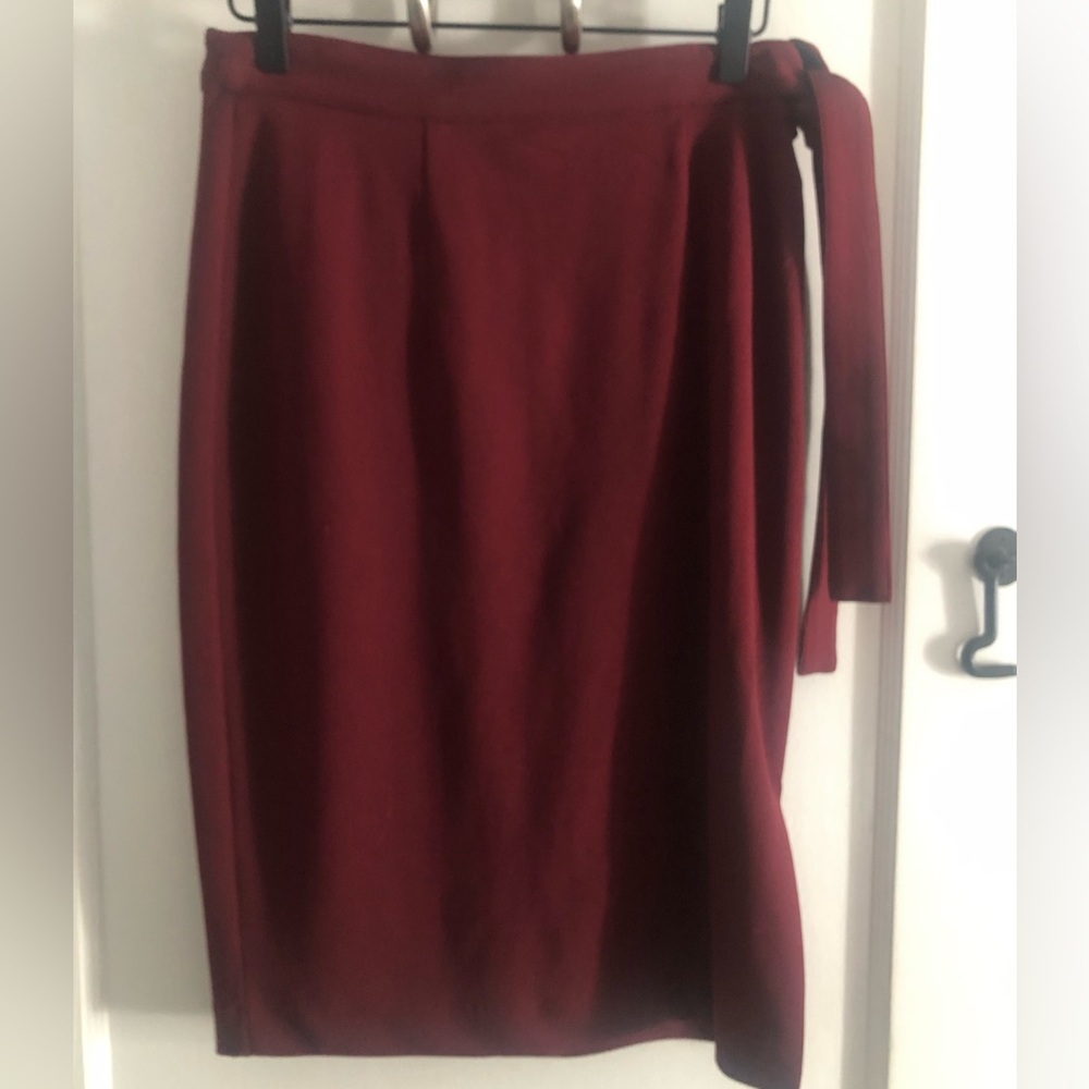 Express pencil skirt, size 8, maroon